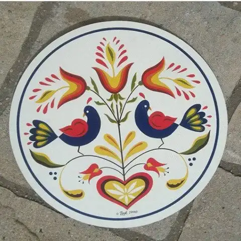 Pennsylvania Dutch art symbol with birds and flowers.