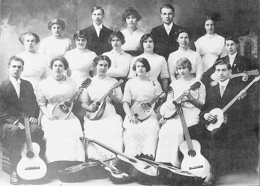 Mable Margaret Lusk, born 1898, died 1996 is in this picture. She is located on the top row far left.